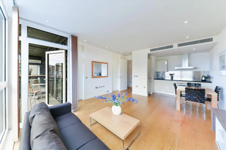 Flat Gatliff Road in City of Westminster