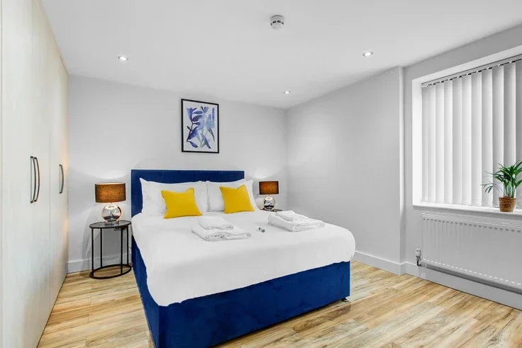 Flat Warwick Place in Greater London