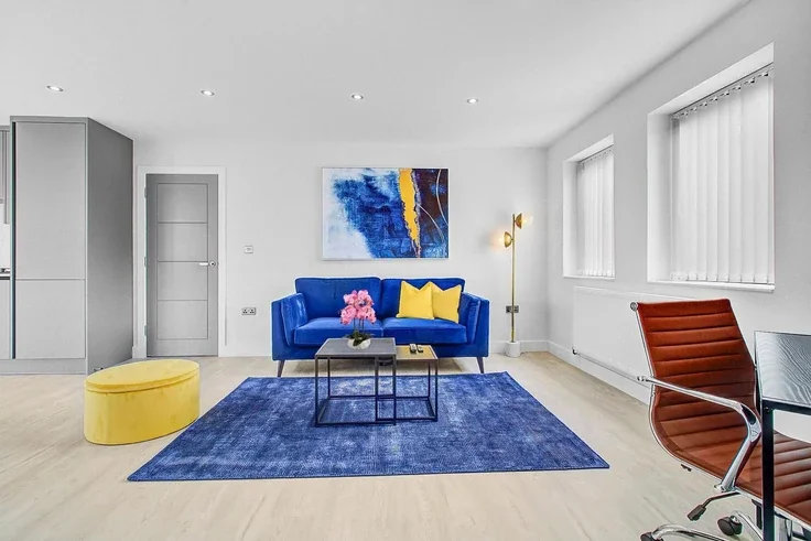 Flat Warwick Place in Greater London