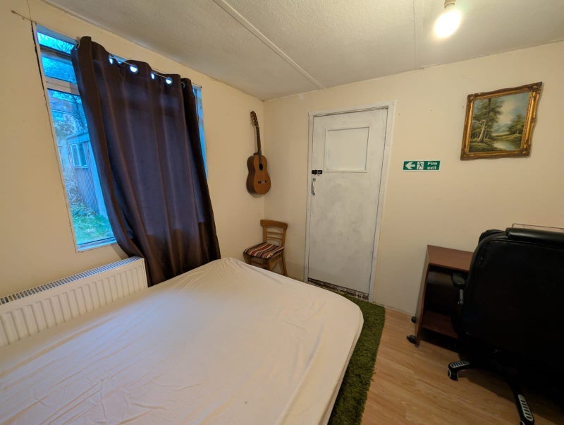 Room Moredun Park Road in City of Edinburgh