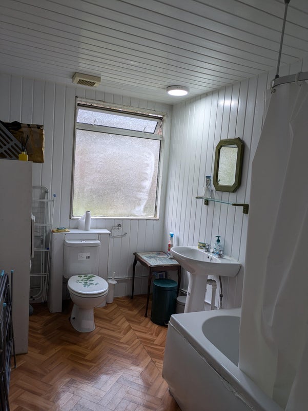 Room Moredun Park Road in City of Edinburgh