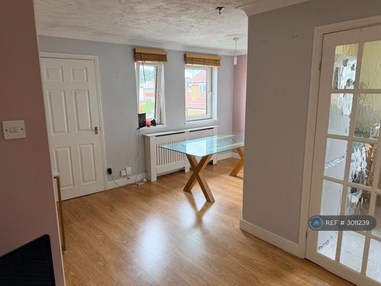 Flat Elmdale Drive in Doncaster