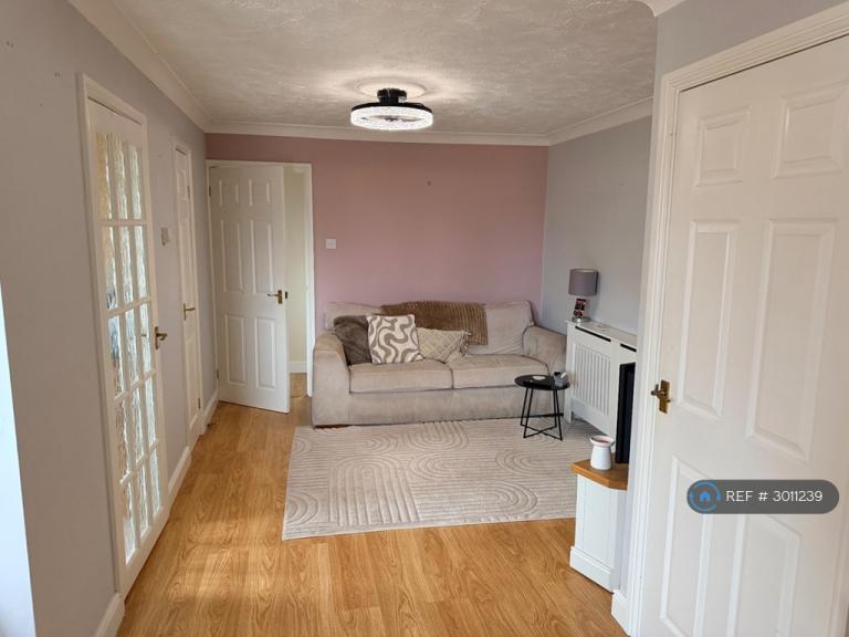 Flat Elmdale Drive in Doncaster