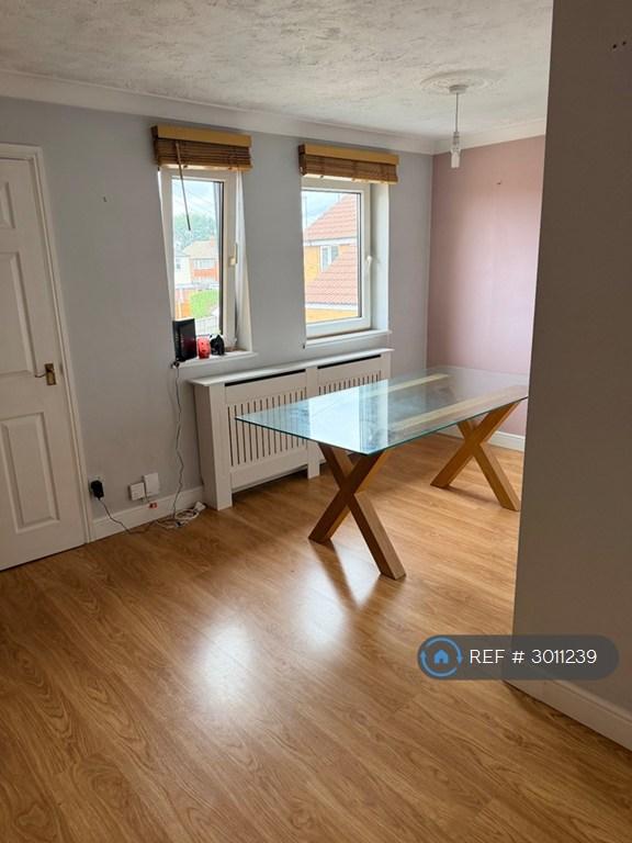 Flat Elmdale Drive in Doncaster