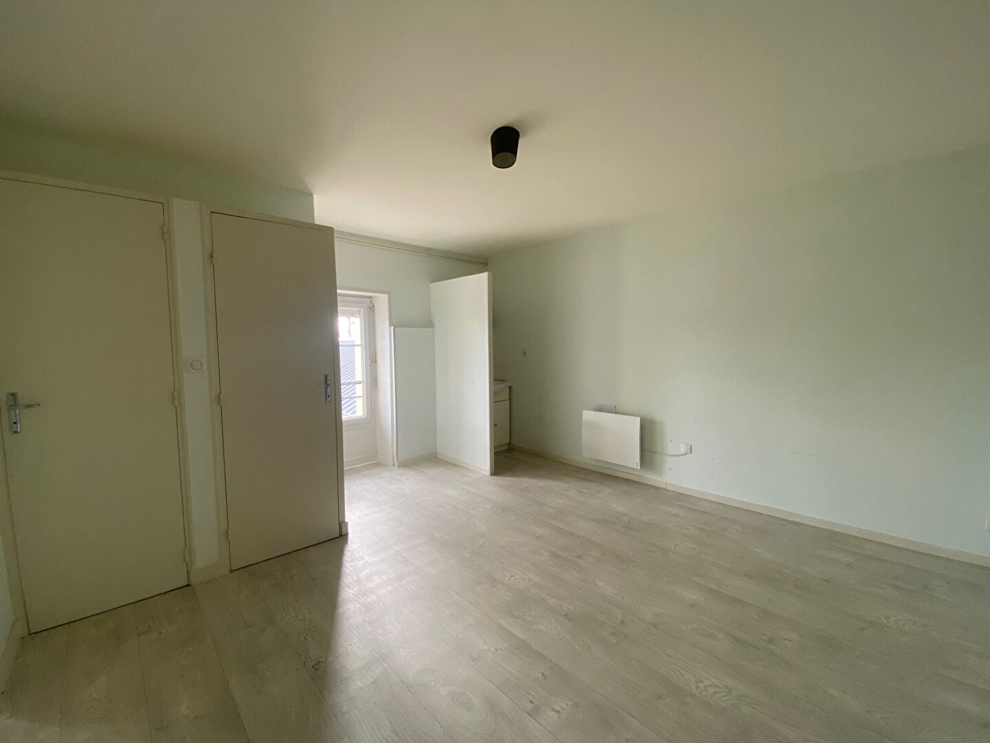 Flat Place de la Mairie in Sainte-Gemmes-sur-Loire