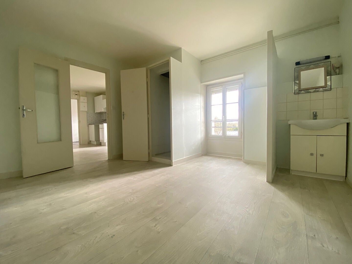 Flat Place de la Mairie in Sainte-Gemmes-sur-Loire