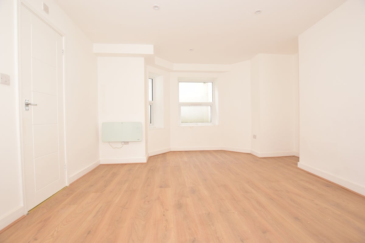 Flat Canterbury Road in Herne Bay