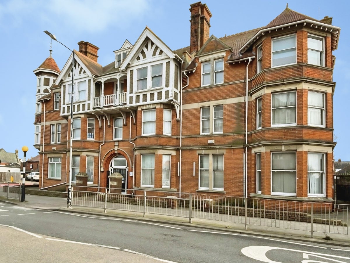 Flat Canterbury Road in Herne Bay