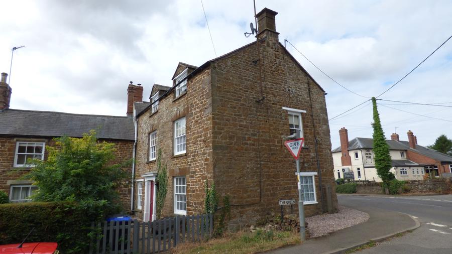 House The Green in Byfield