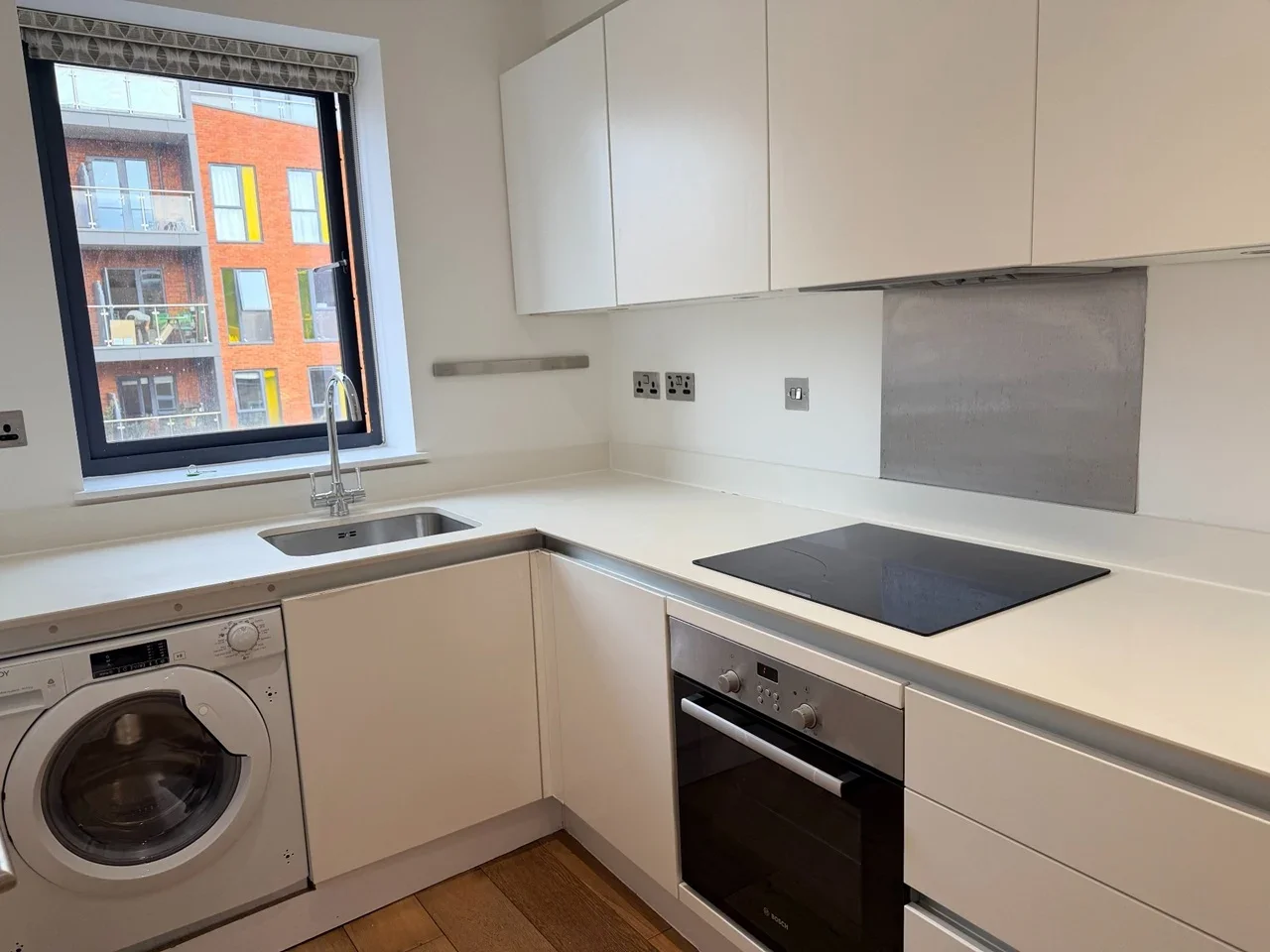 Flat Waleorde Road in Greater London
