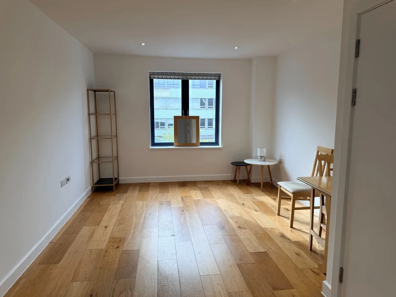 Flat Waleorde Road in Greater London