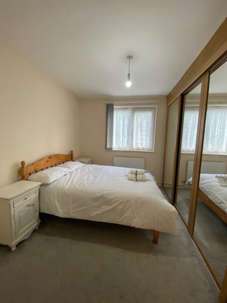 Flat Smythe Street in Greater London