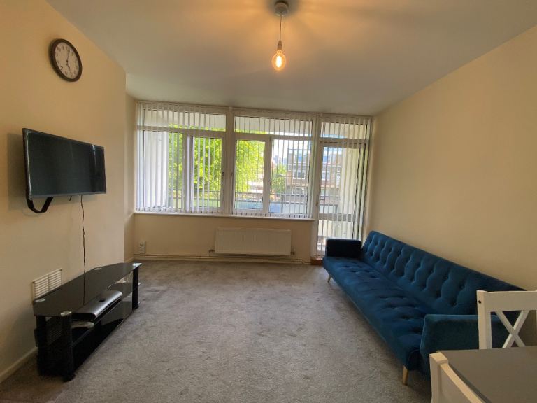Flat Smythe Street in Greater London