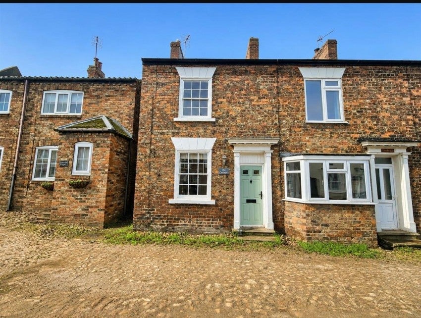 House Main Street in Helperby