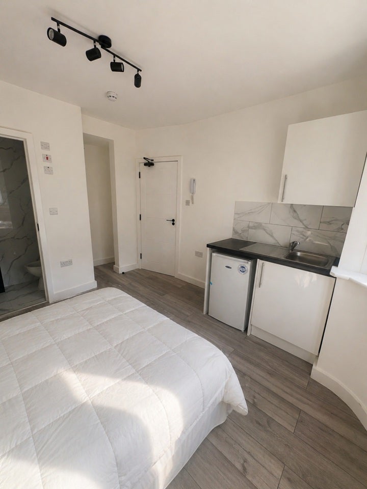 Room Carmelite Road in Greater London