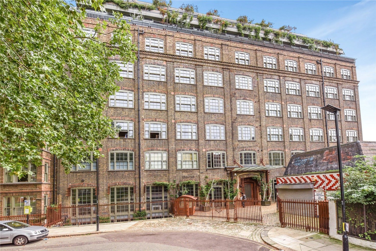 Flat Belmont Street in Greater London