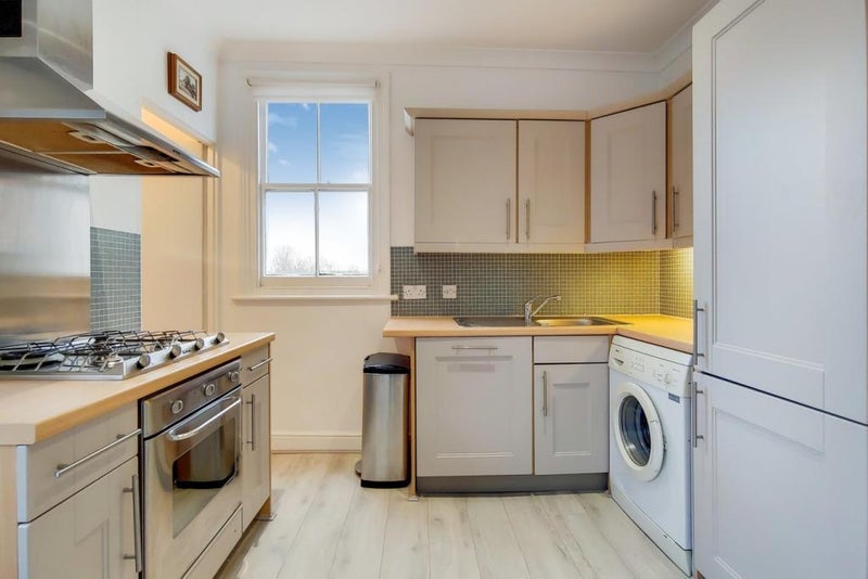 Room Bedford Hill in Greater London