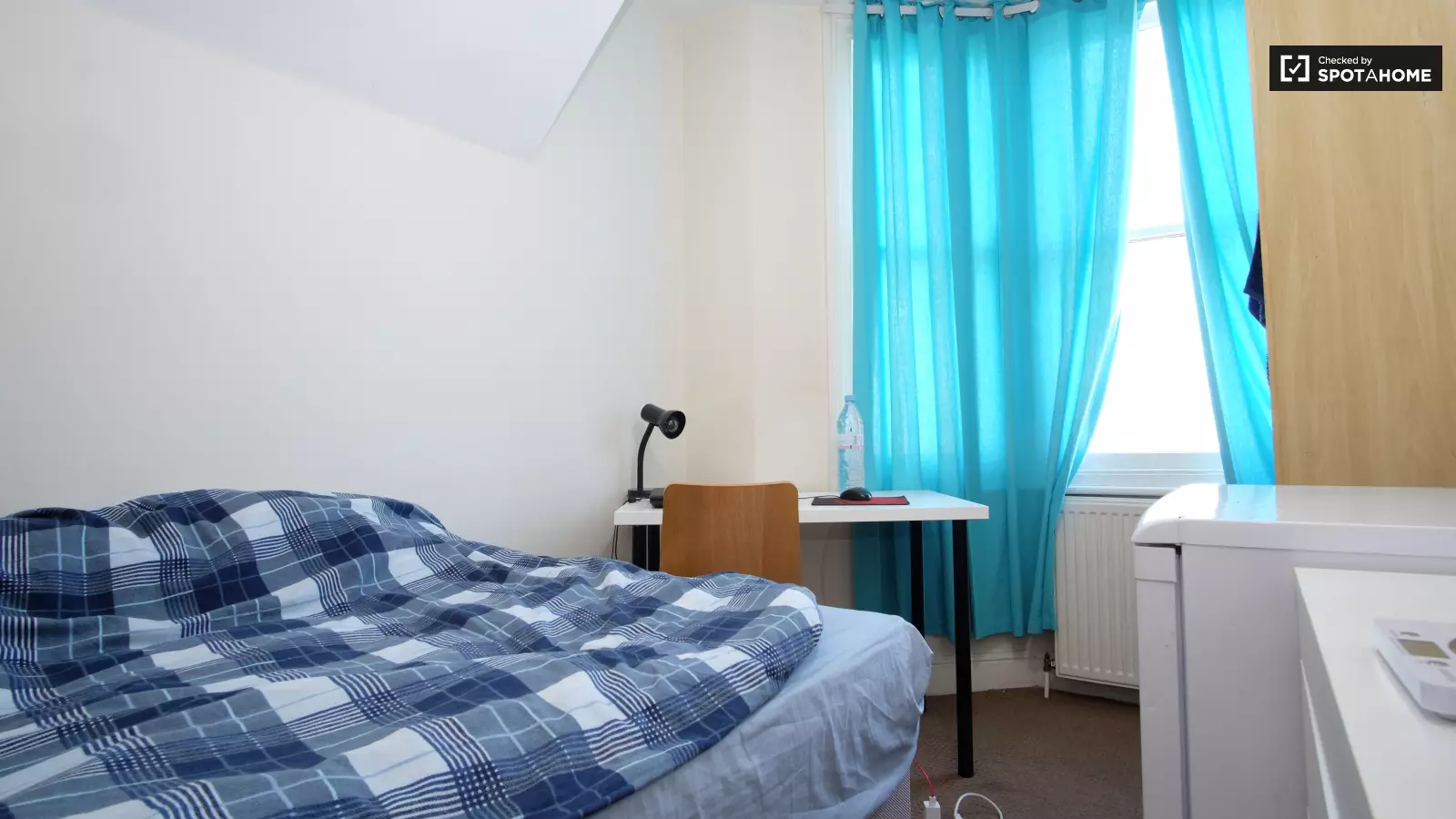 Flat Byam Street in Greater London
