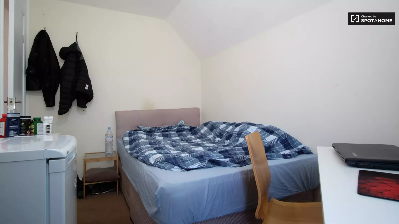 Flat Byam Street in Greater London