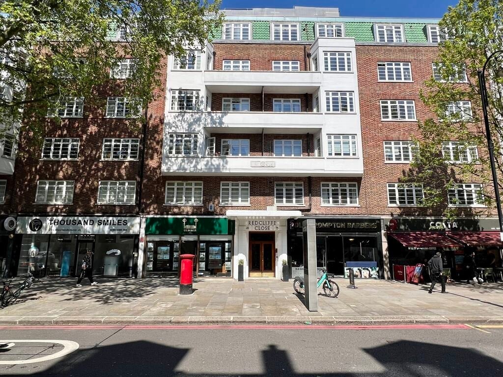 Flat Old Brompton Road in Greater London