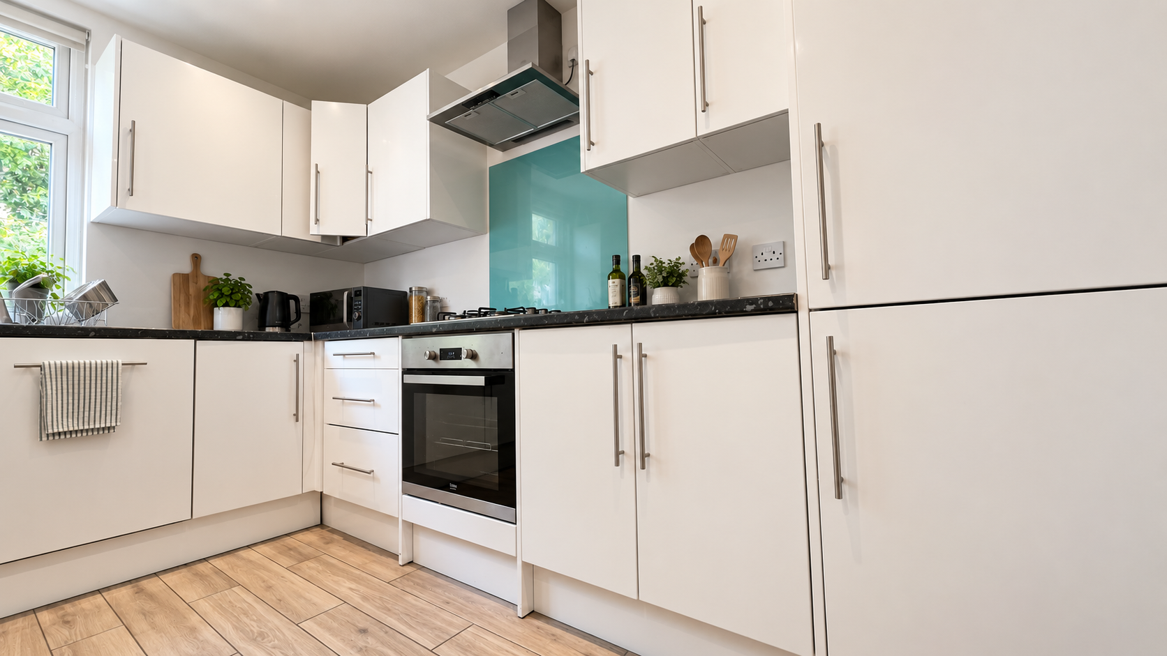 Flat Vaughan Road in Greater London