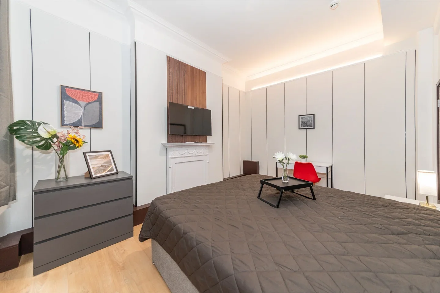 Flat Kensington High Street in Greater London