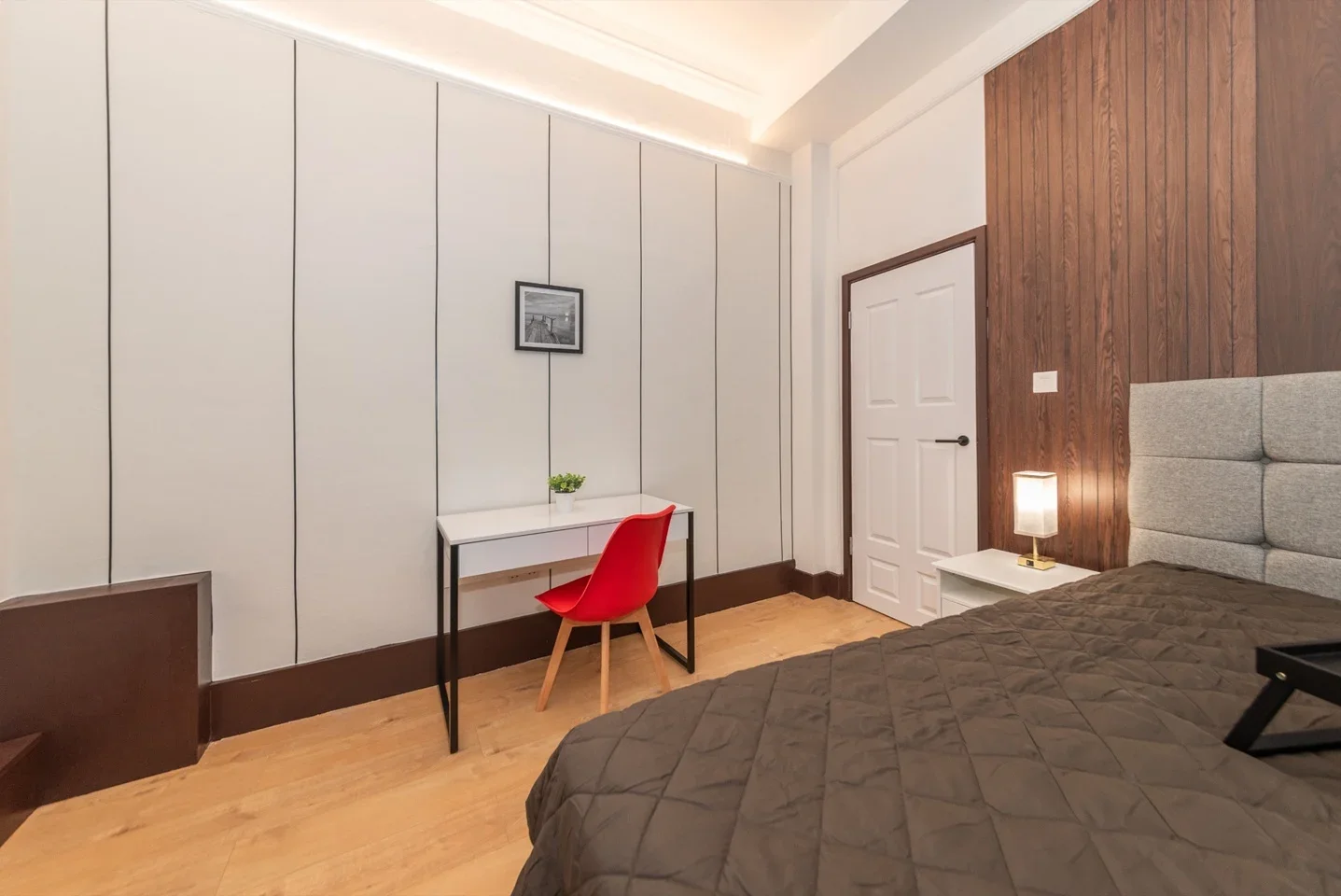 Flat Kensington High Street in Greater London