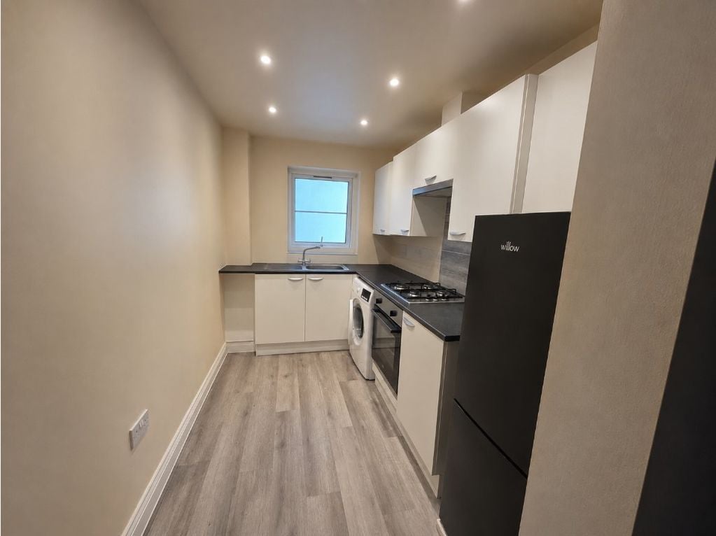 Flat Montgomerie Road in Portsmouth