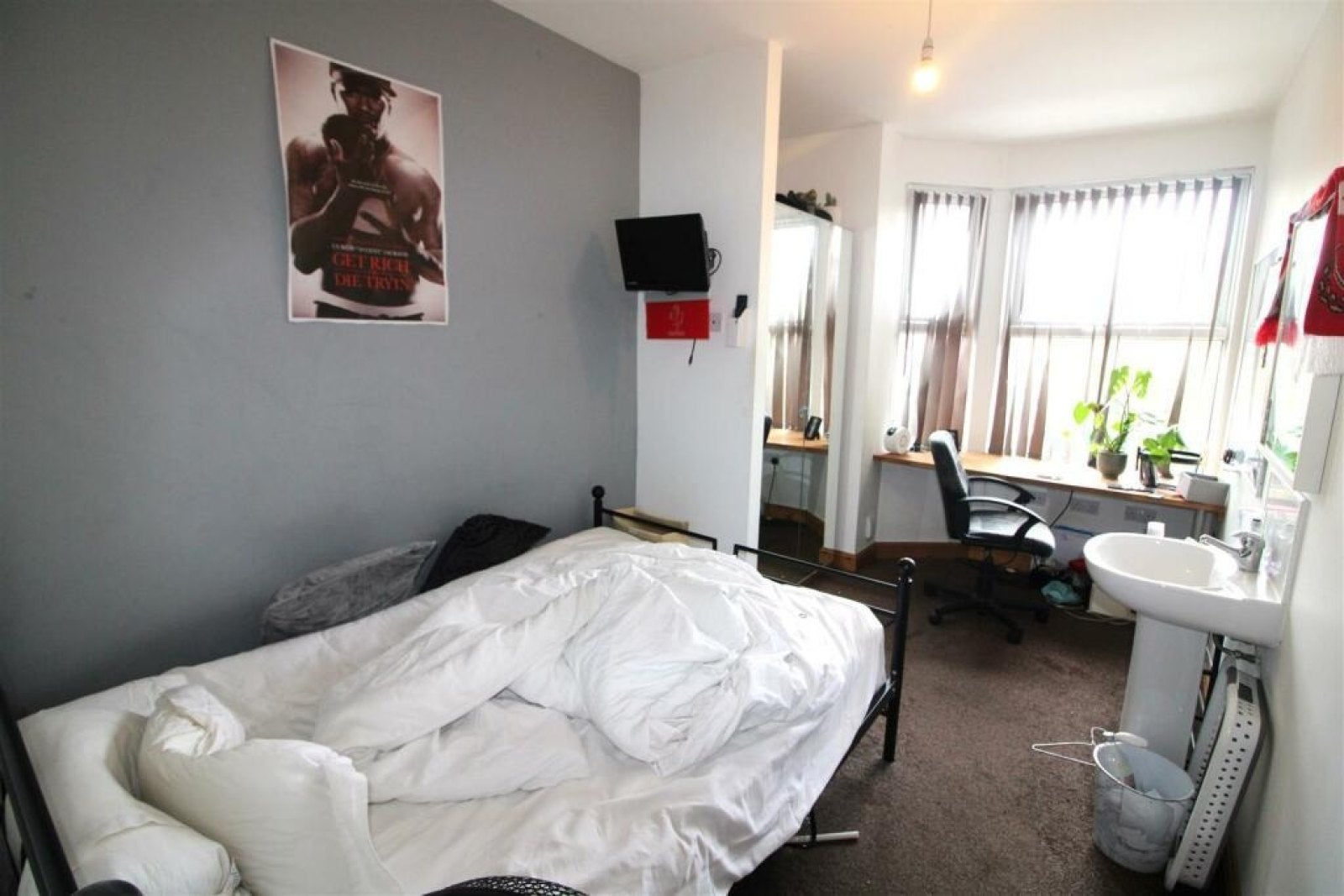 Room Albert Road in Nottingham