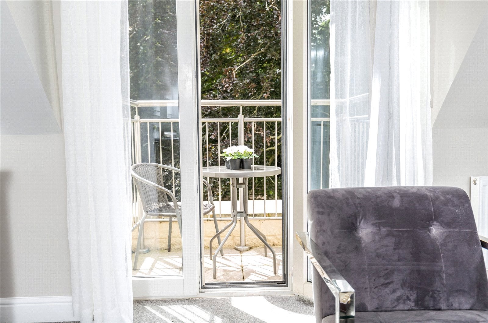 Flat Stratton Place in Cotswold District