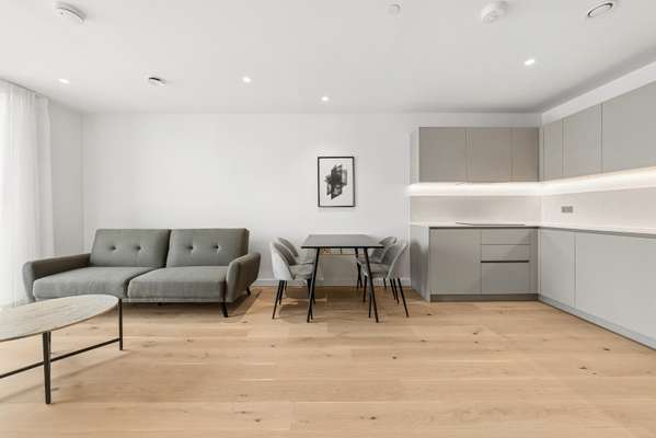 Flat Pilot Walk in Greater London