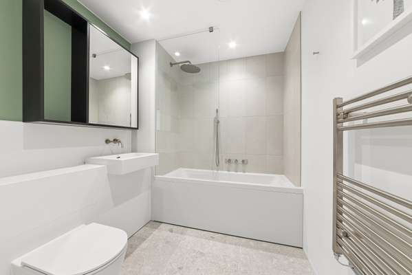 Flat Pilot Walk in Greater London