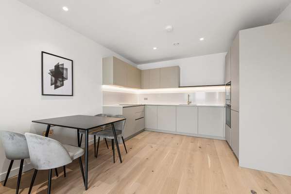 Flat Pilot Walk in Greater London
