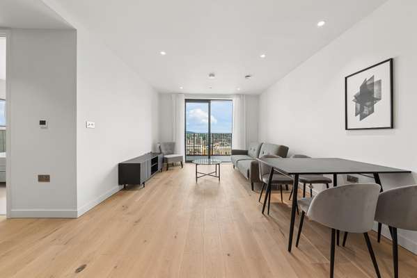 Flat Pilot Walk in Greater London