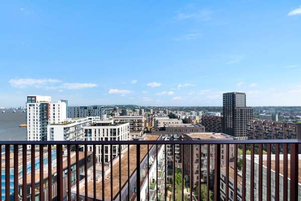 Flat Pilot Walk in Greater London