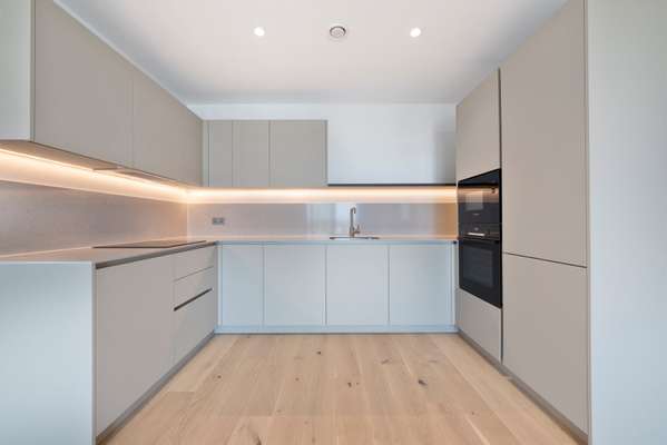 Flat Pilot Walk in Greater London
