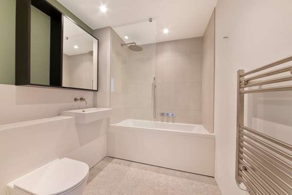 Flat Pilot Walk in Greater London