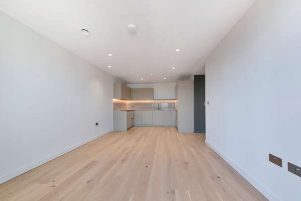 Flat Pilot Walk in Greater London