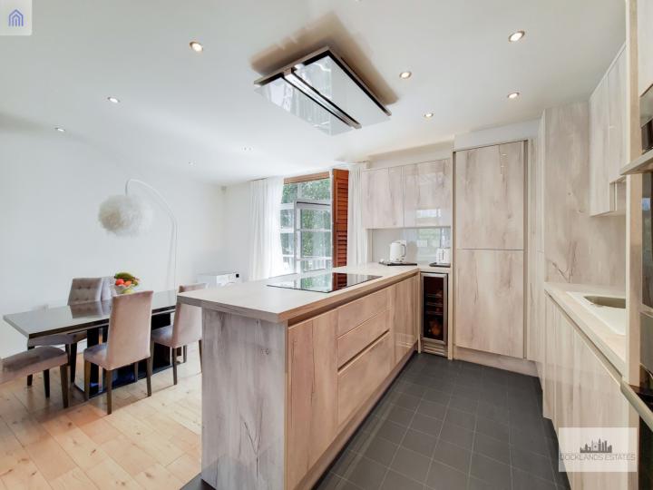 Flat Westferry Road in Greater London