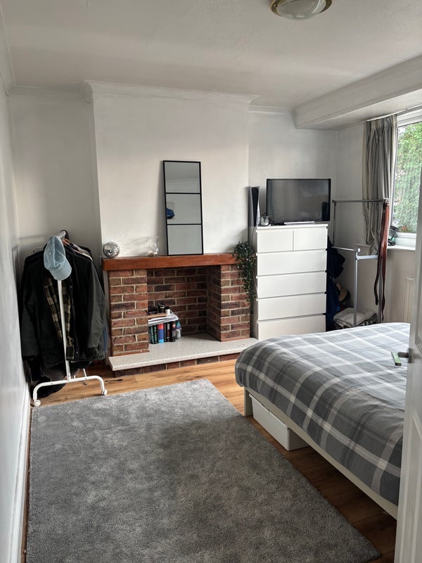 Room Dryleaze Road in Bristol