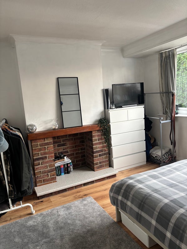Room Dryleaze Road in Bristol