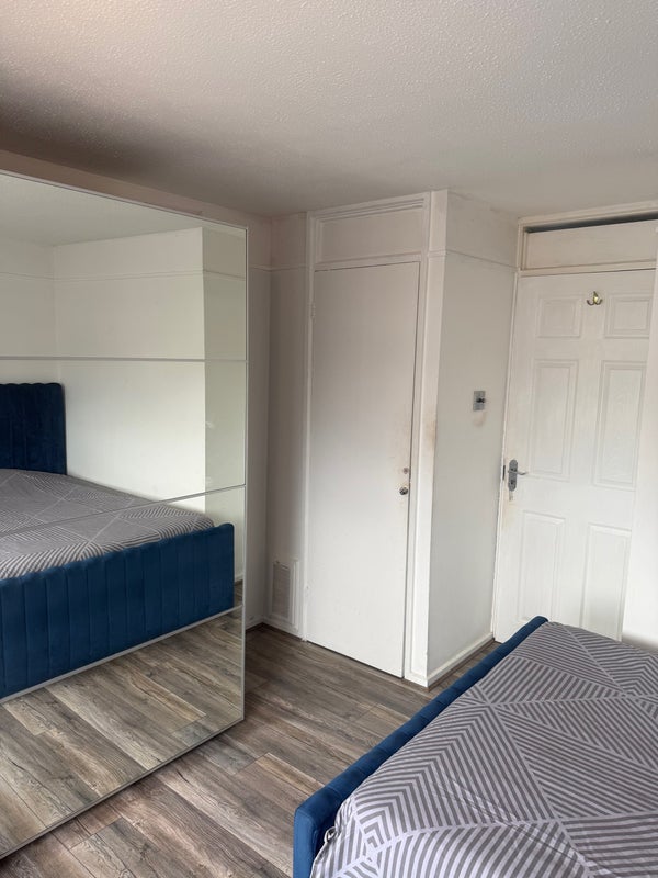 Room Caburn Heights in Crawley
