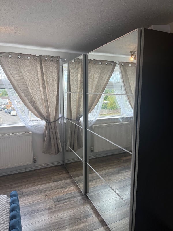 Room Caburn Heights in Crawley