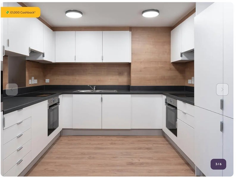 Room Settles Street in Greater London