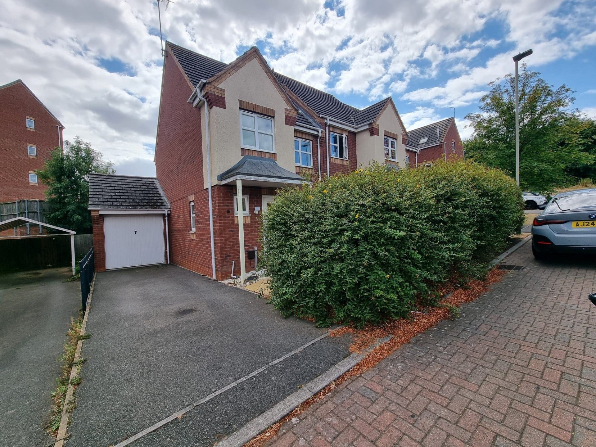 House Attlebridge Close in Leicester