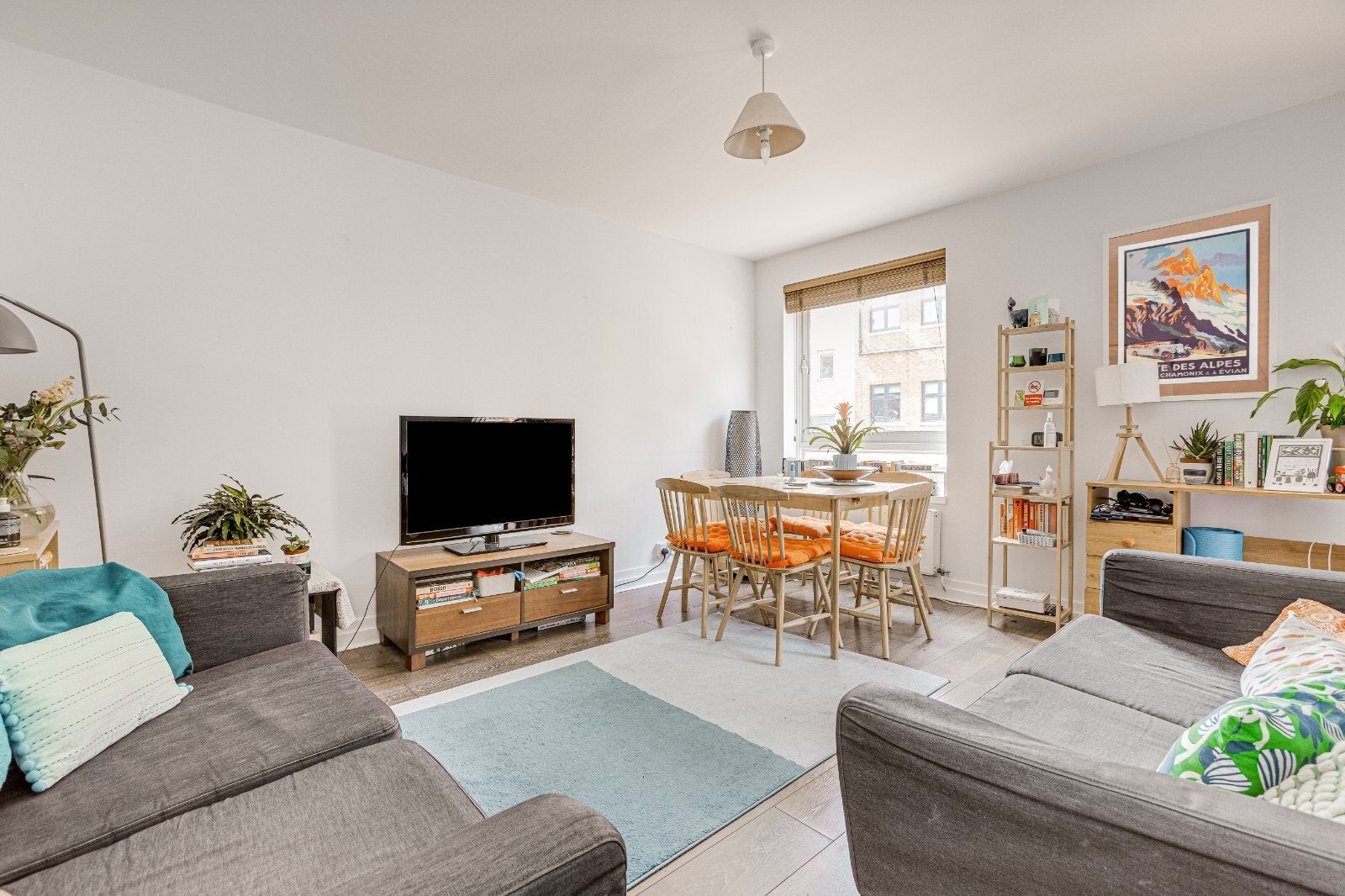 Flat Ilminster Gardens in Greater London