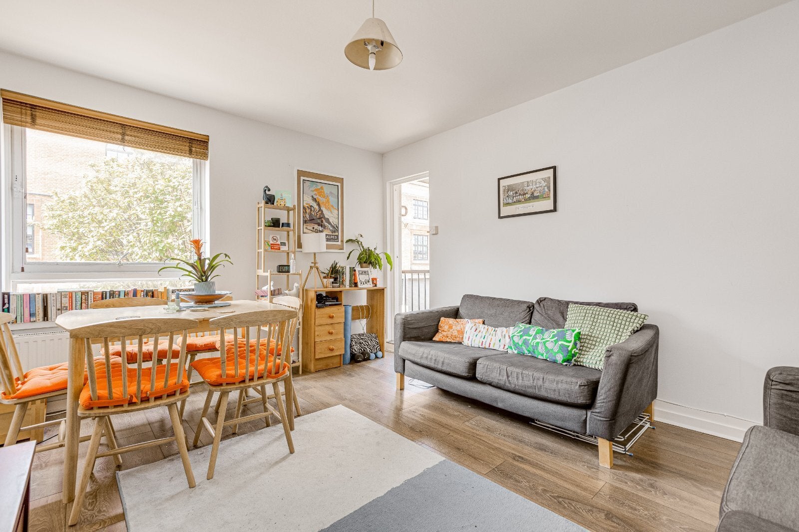 Flat Ilminster Gardens in Greater London