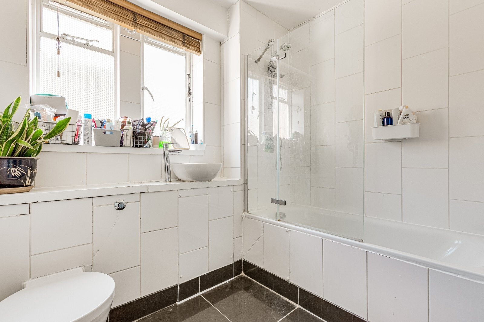Flat Ilminster Gardens in Greater London