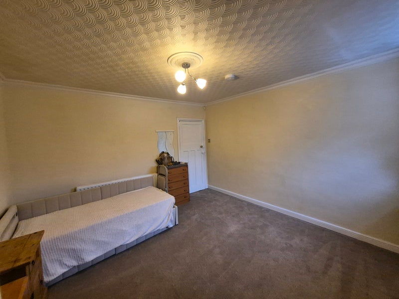 Room Sydney Road in Greater London