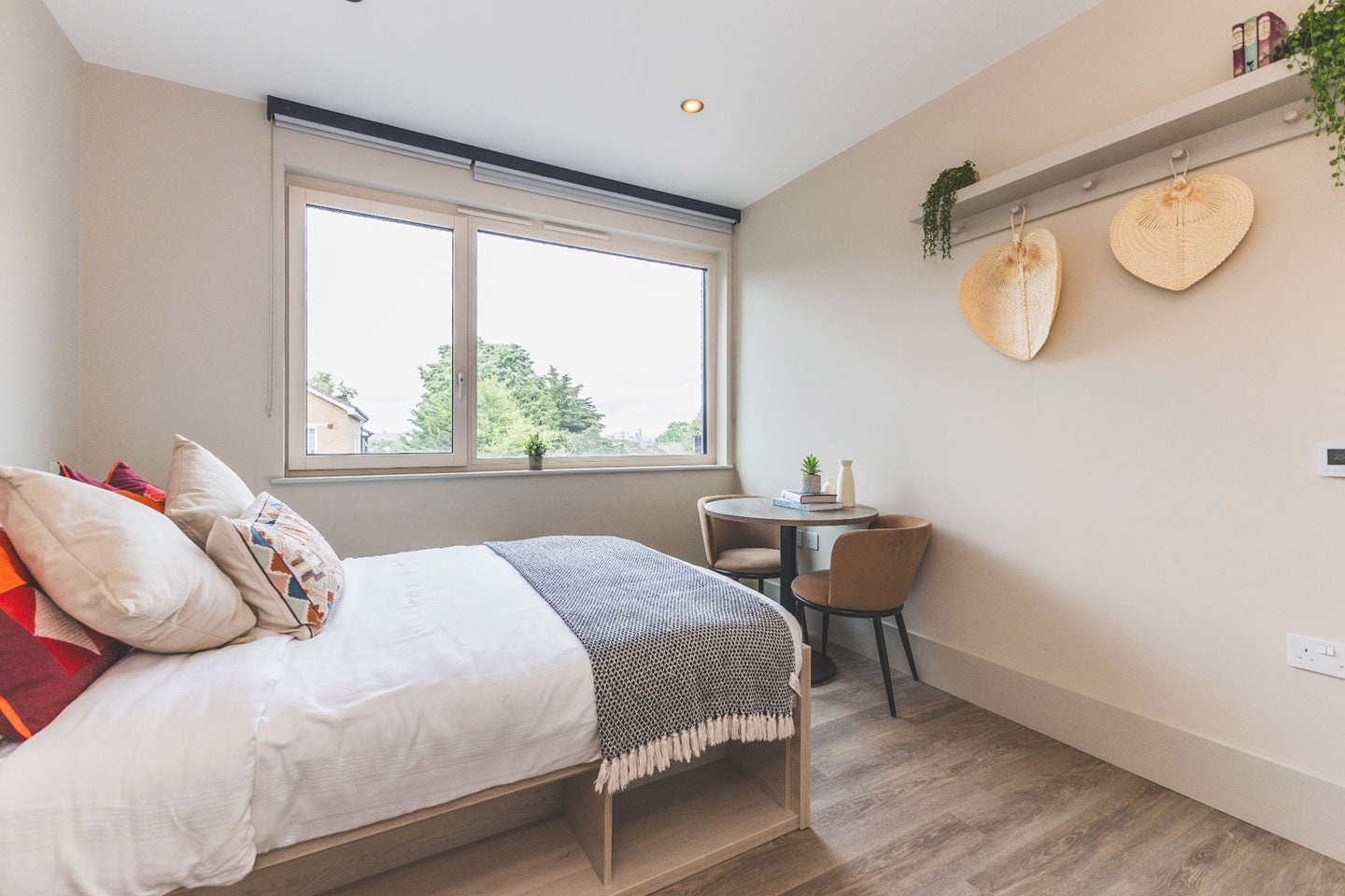 Room Augustus Road in Greater London